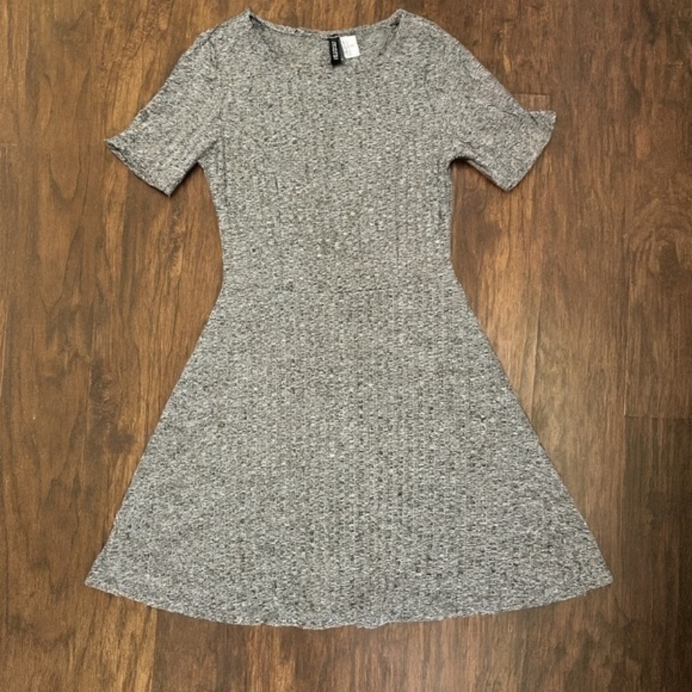 H&M Divided Gray Textured Knit Mini Dress Size 2.